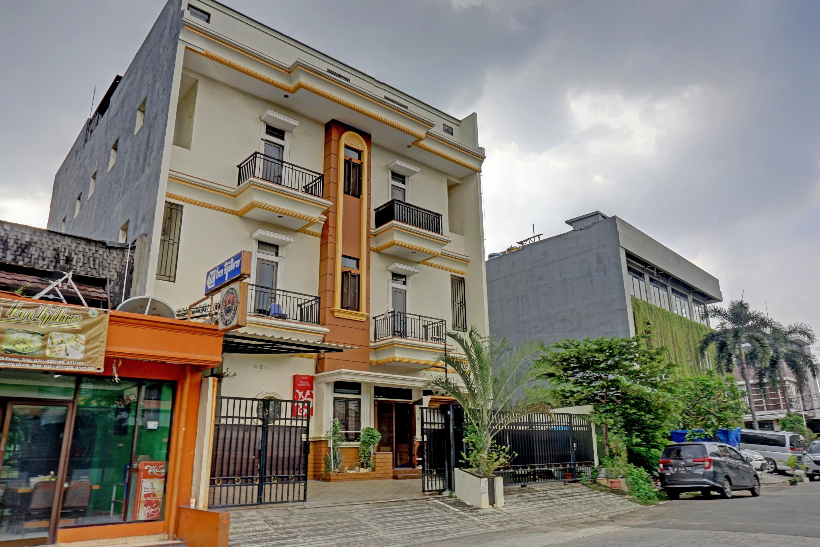 Oyo 90489 Kejora Homestay Jakarta Buitenkant foto