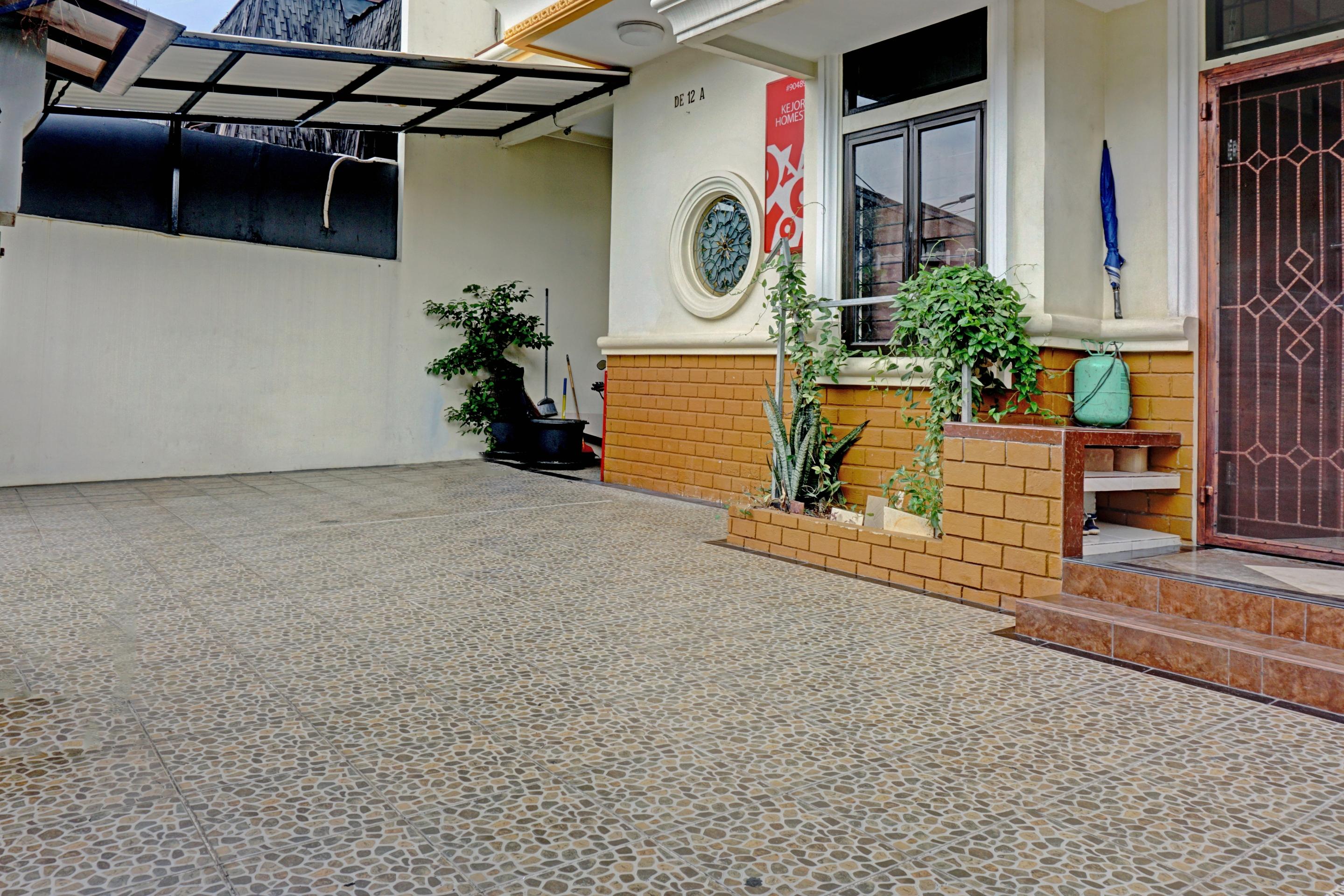 Oyo 90489 Kejora Homestay Jakarta Buitenkant foto