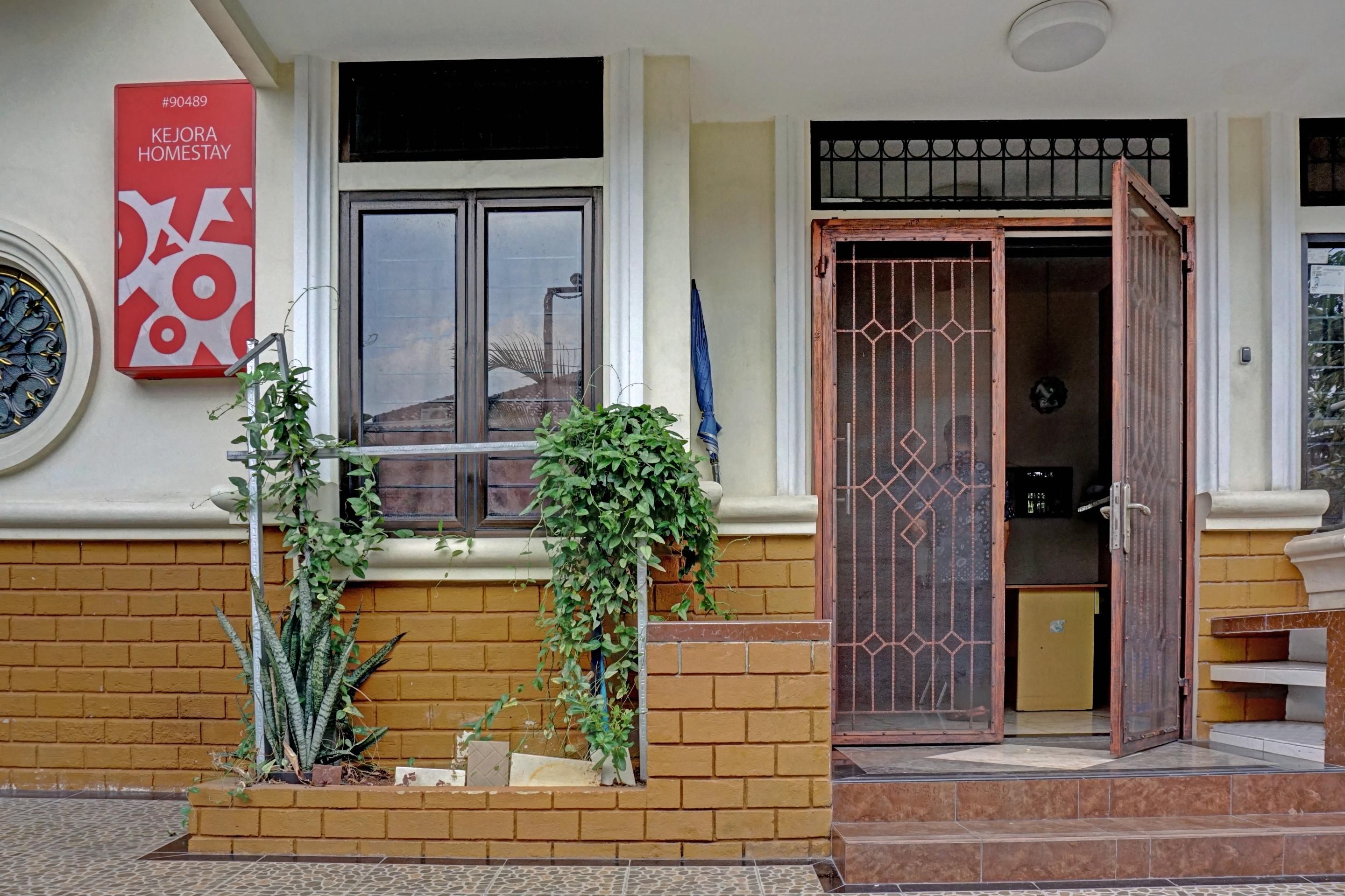 Oyo 90489 Kejora Homestay Jakarta Buitenkant foto