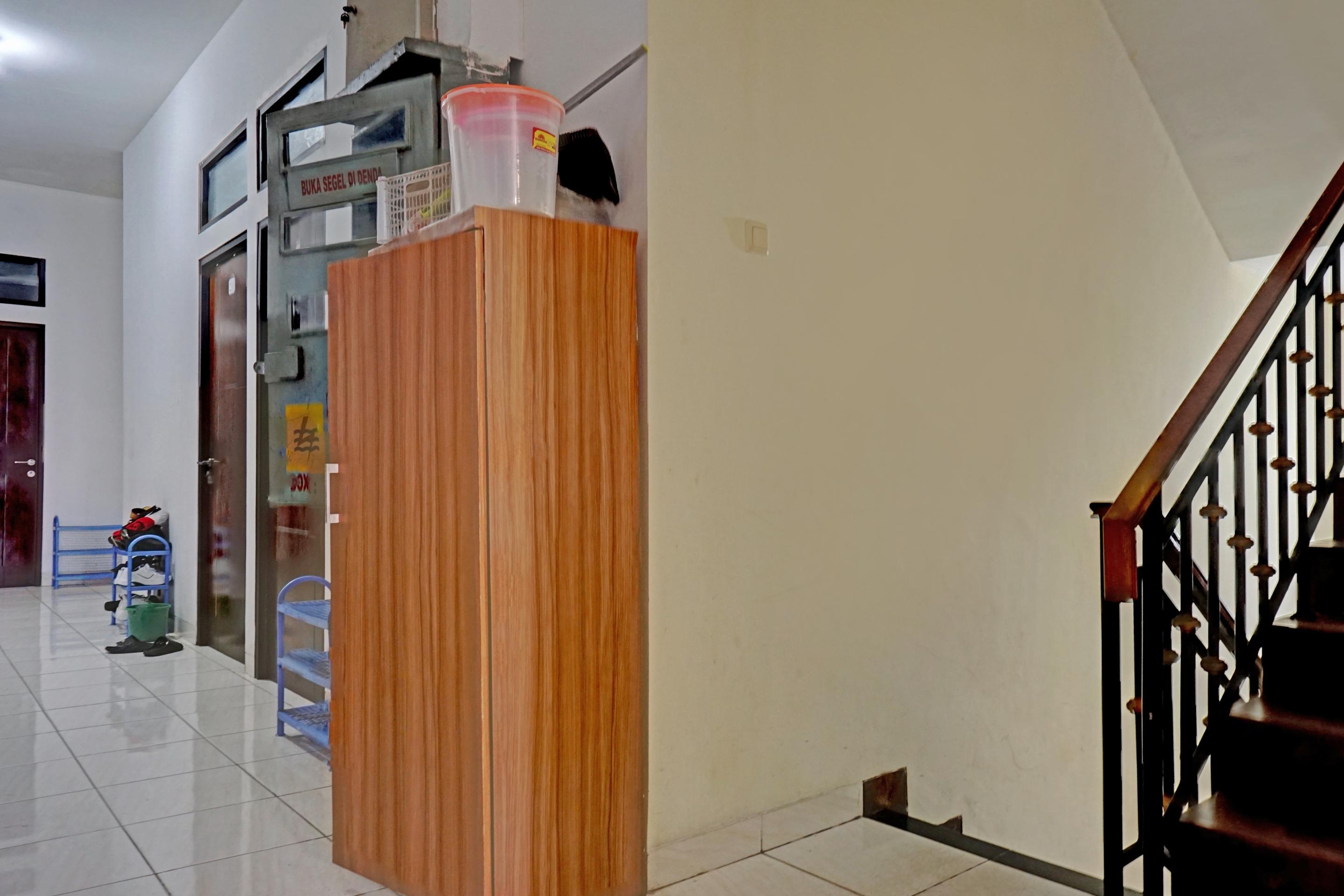 Oyo 90489 Kejora Homestay Jakarta Buitenkant foto