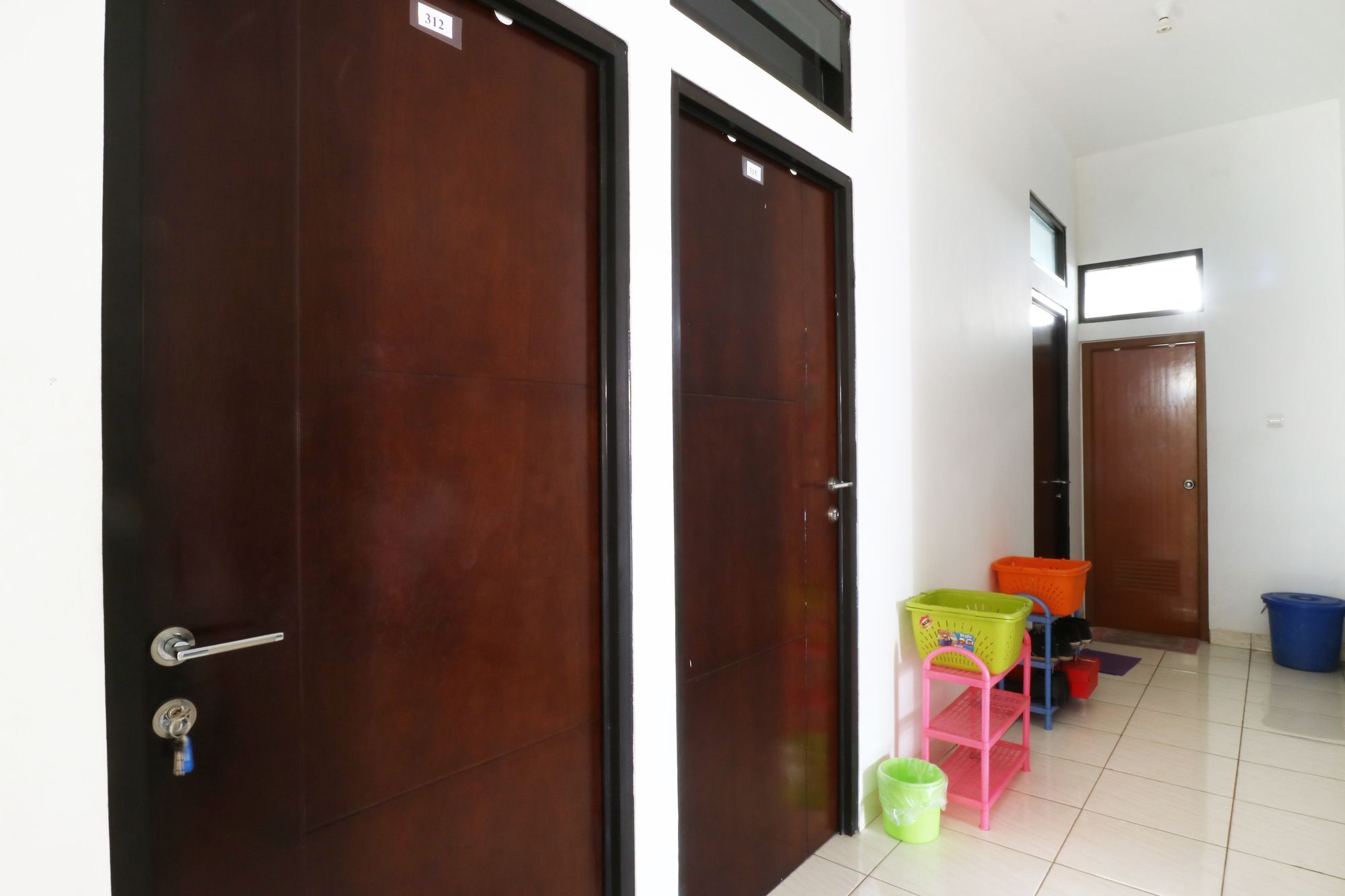 Oyo 90489 Kejora Homestay Jakarta Buitenkant foto